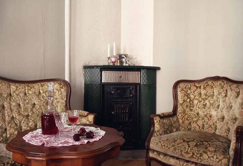 De to. Det var dette de hadde drømt om. Kalde februarnetter foran kaminen. Vinteren kunne bare komme. Galleribilde