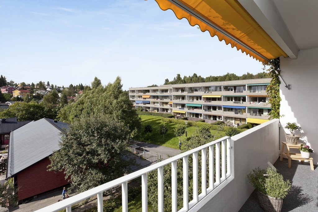 Stor balkong med ettermiddags-/kveldssol Galleribilde