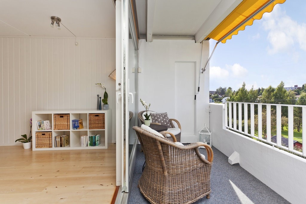 Direkte utgang til balkong fra stue Galleribilde