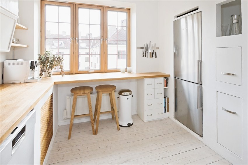 Kjøkken - spiseplass ved vindu Galleribilde