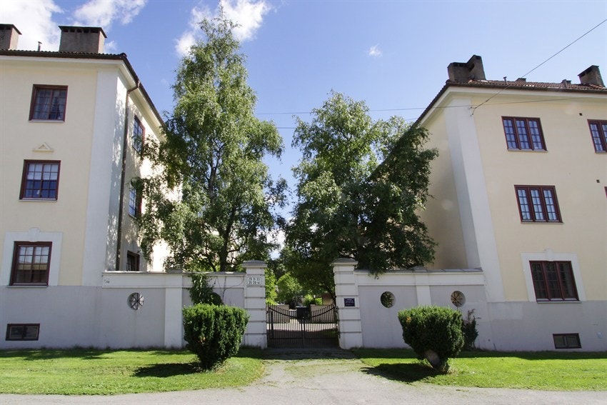 Inngang til gården Galleribilde