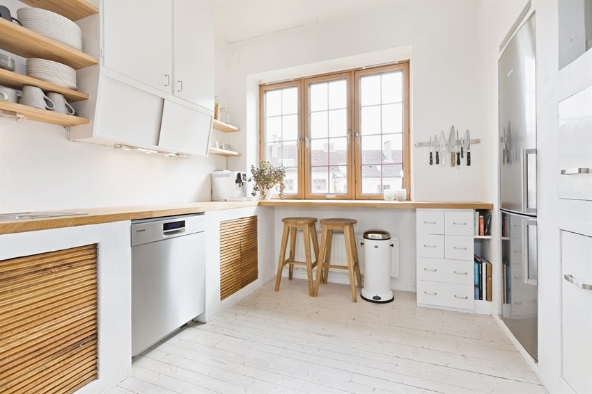 Kjøkken - spiseplass ved vindu Galleribilde