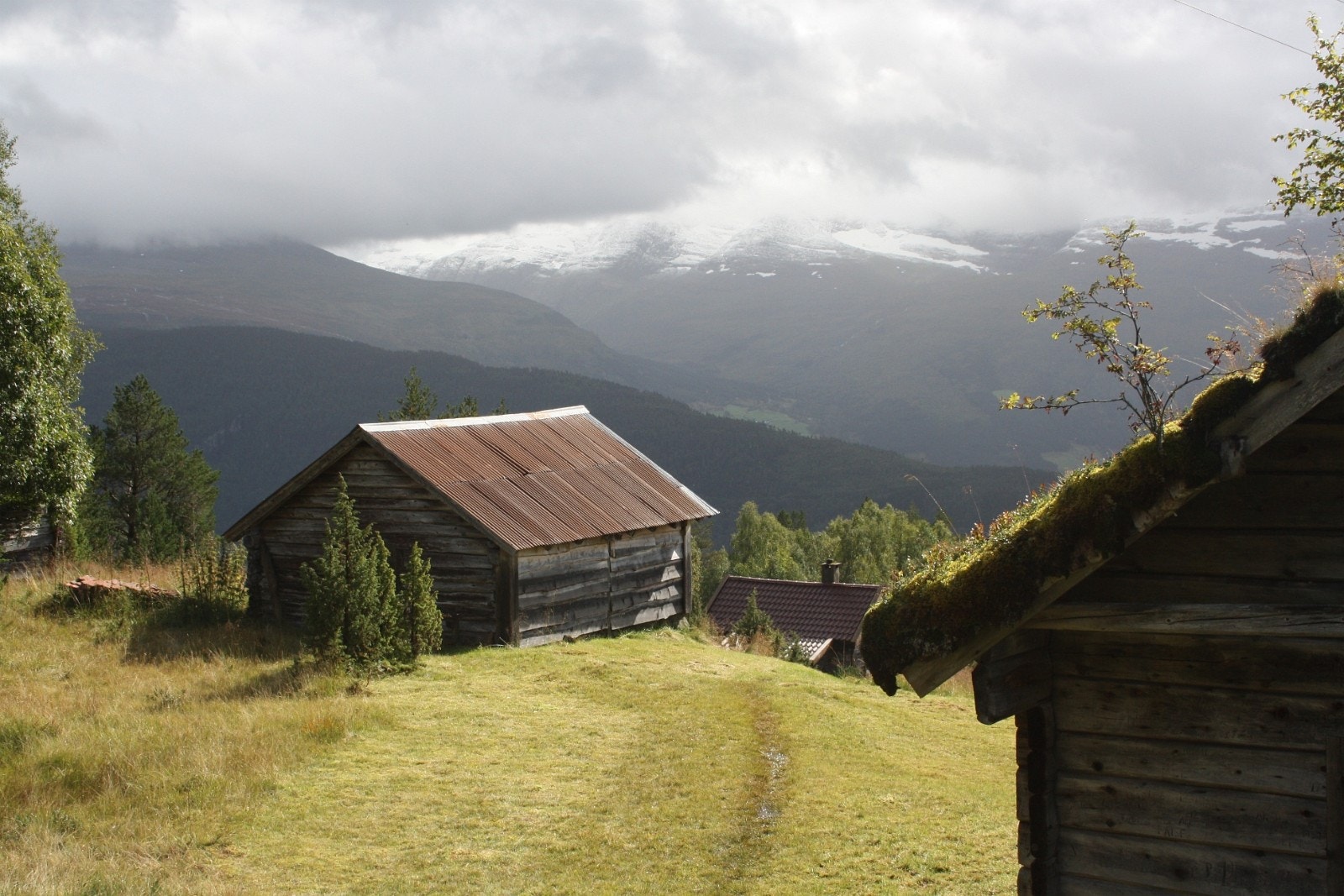 Nabolaget på støylen 5 - utsikt mot Innvikdalen Galleribilde