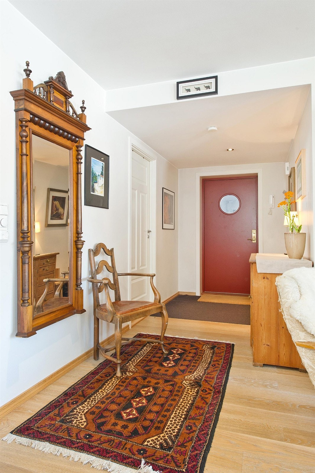 Lys og pen entre Galleribilde