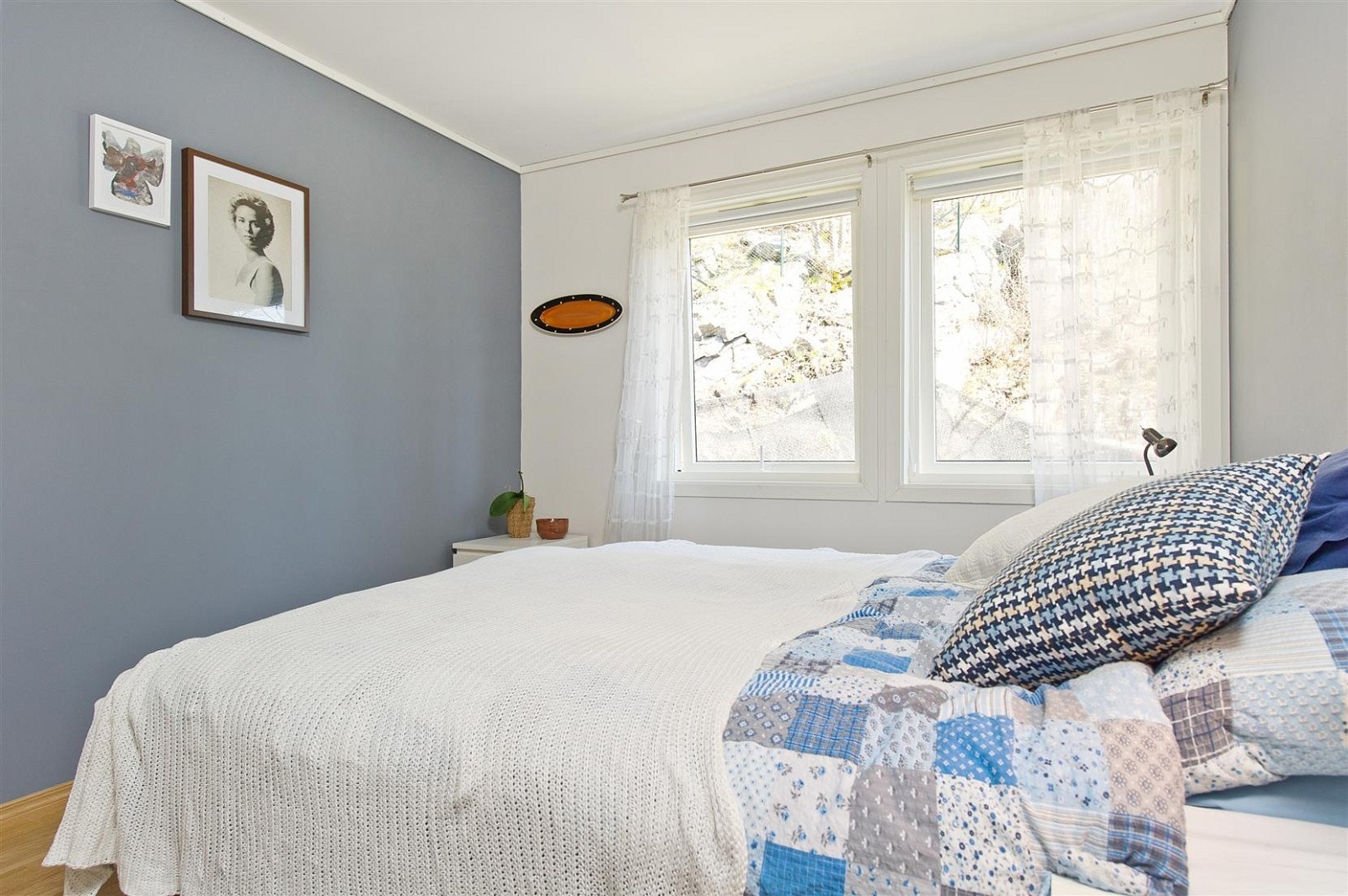 Pent og romslig soverom. Galleribilde