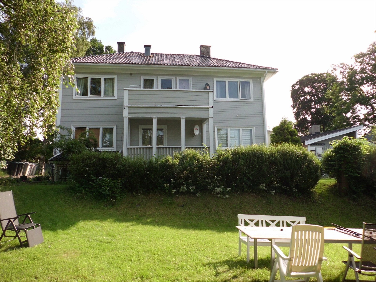 Hustet. Består av hyggelige 6 leiligheter Galleribilde