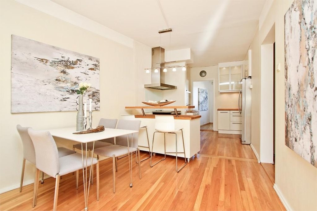 Kjøkken med plass til spisebord Galleribilde