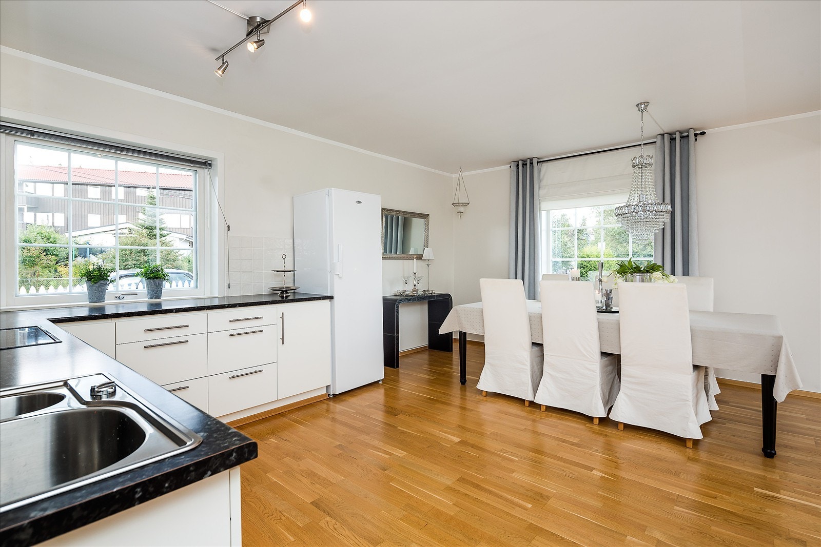 Kjøkken/spisestue Galleribilde