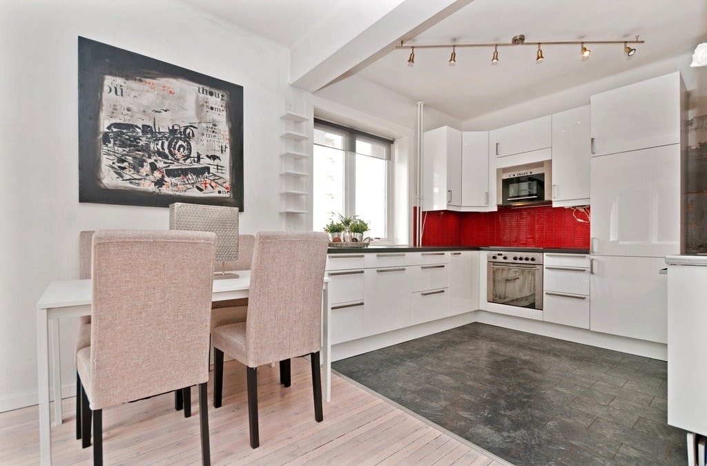 Kjøkken med spiseplass Galleribilde