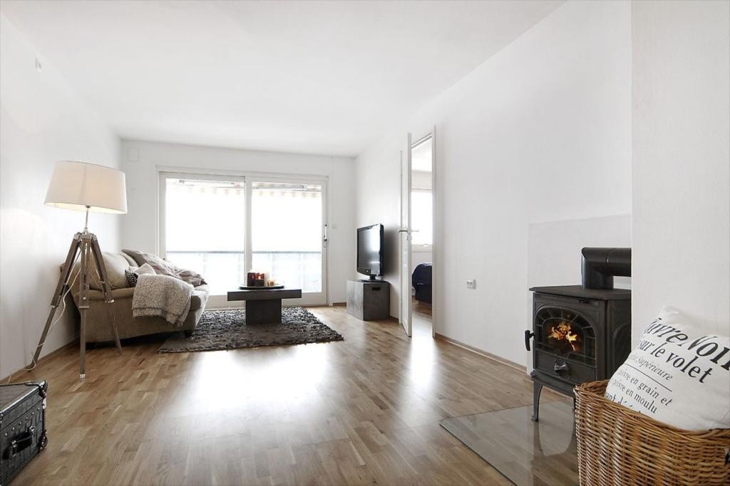 Åpen kjøkken mot stue. Galleribilde