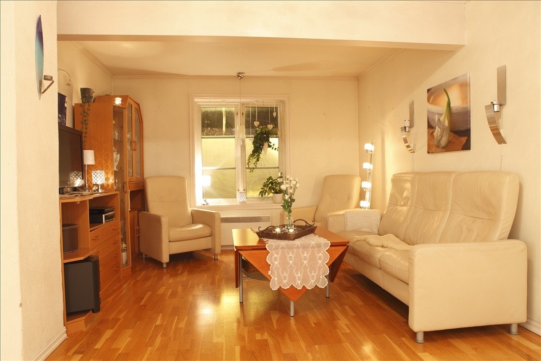 Kveldstemning i stuen i 1 etg. Galleribilde