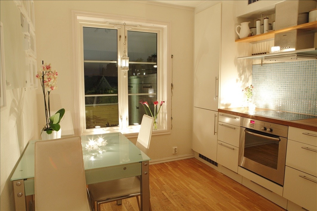 Kjøkkenet om kvelden i 1 etg. Galleribilde