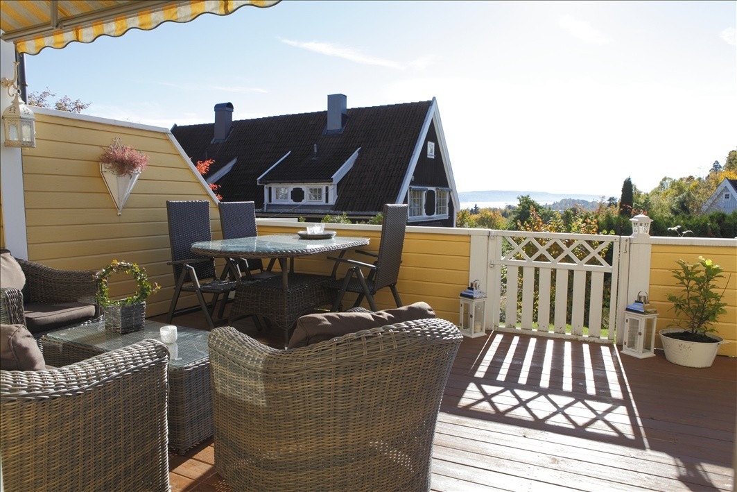 Stor terrasse med sjøutsikt Galleribilde