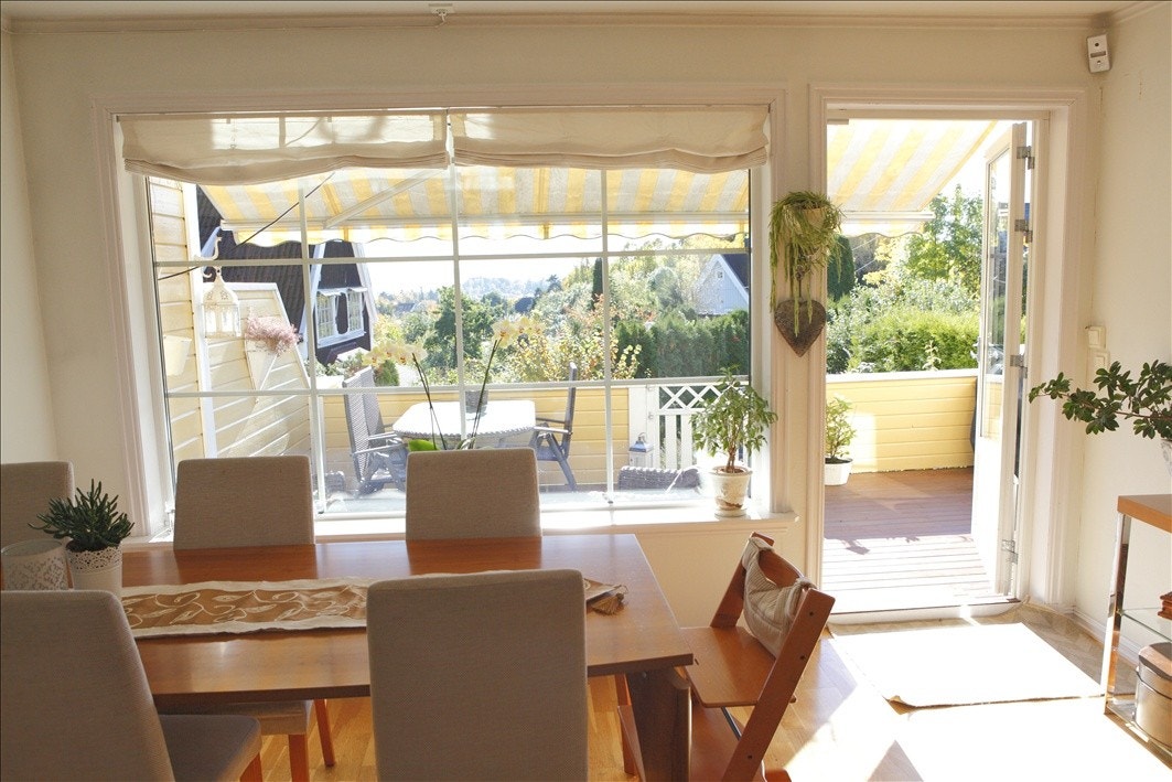 Stue med utgang til terrasse i 1 etg. Galleribilde