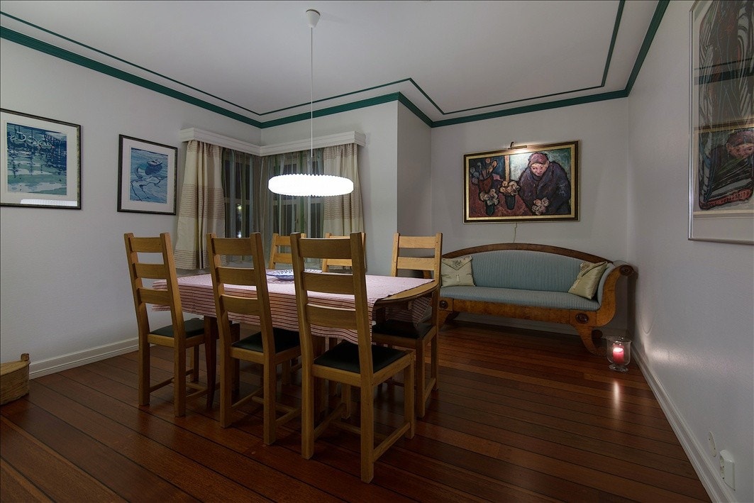 Spisestue tilstøtende hovedstuen i 2. etg Galleribilde