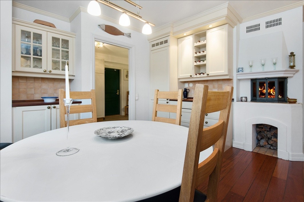 Rikelig med skuffer og skap på kjøkkenet Galleribilde