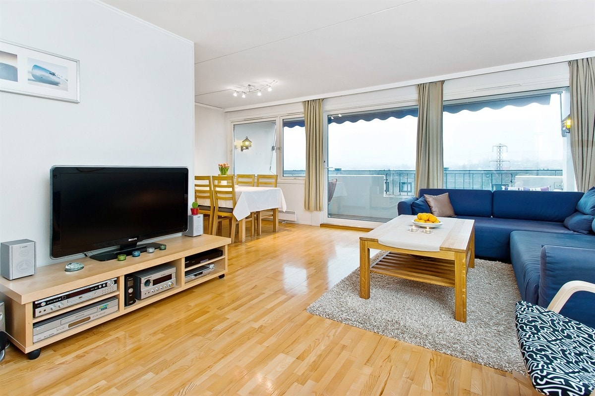 Stue med utg.balkong Galleribilde