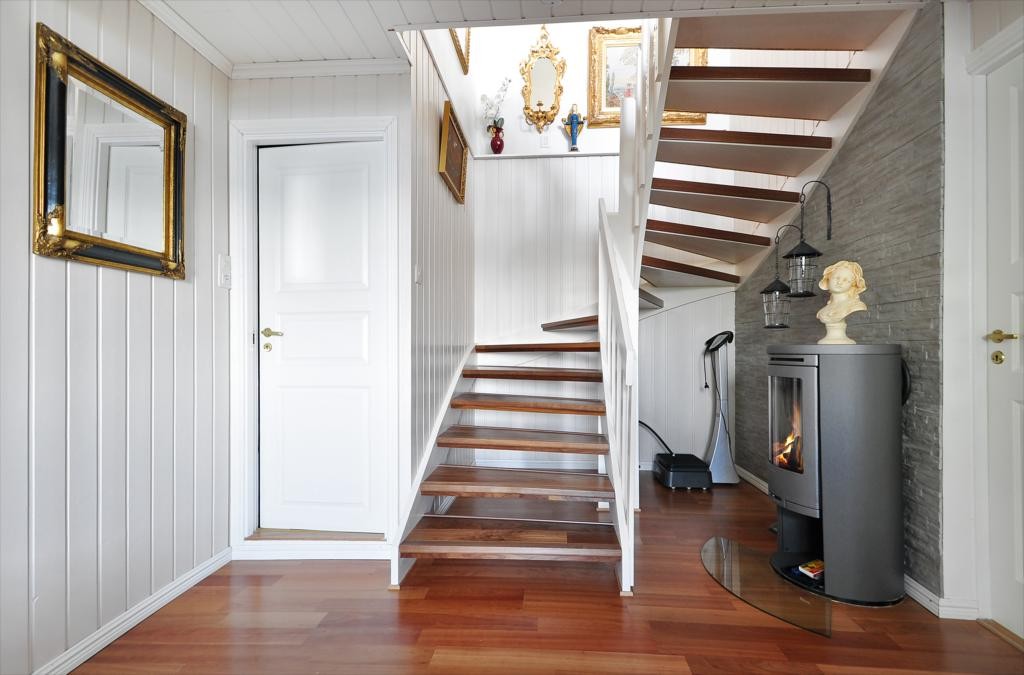 Trapp til 2.etasje Galleribilde