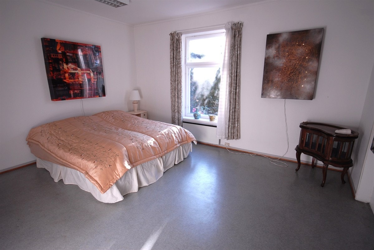 U.eta.rom-3-c Galleribilde