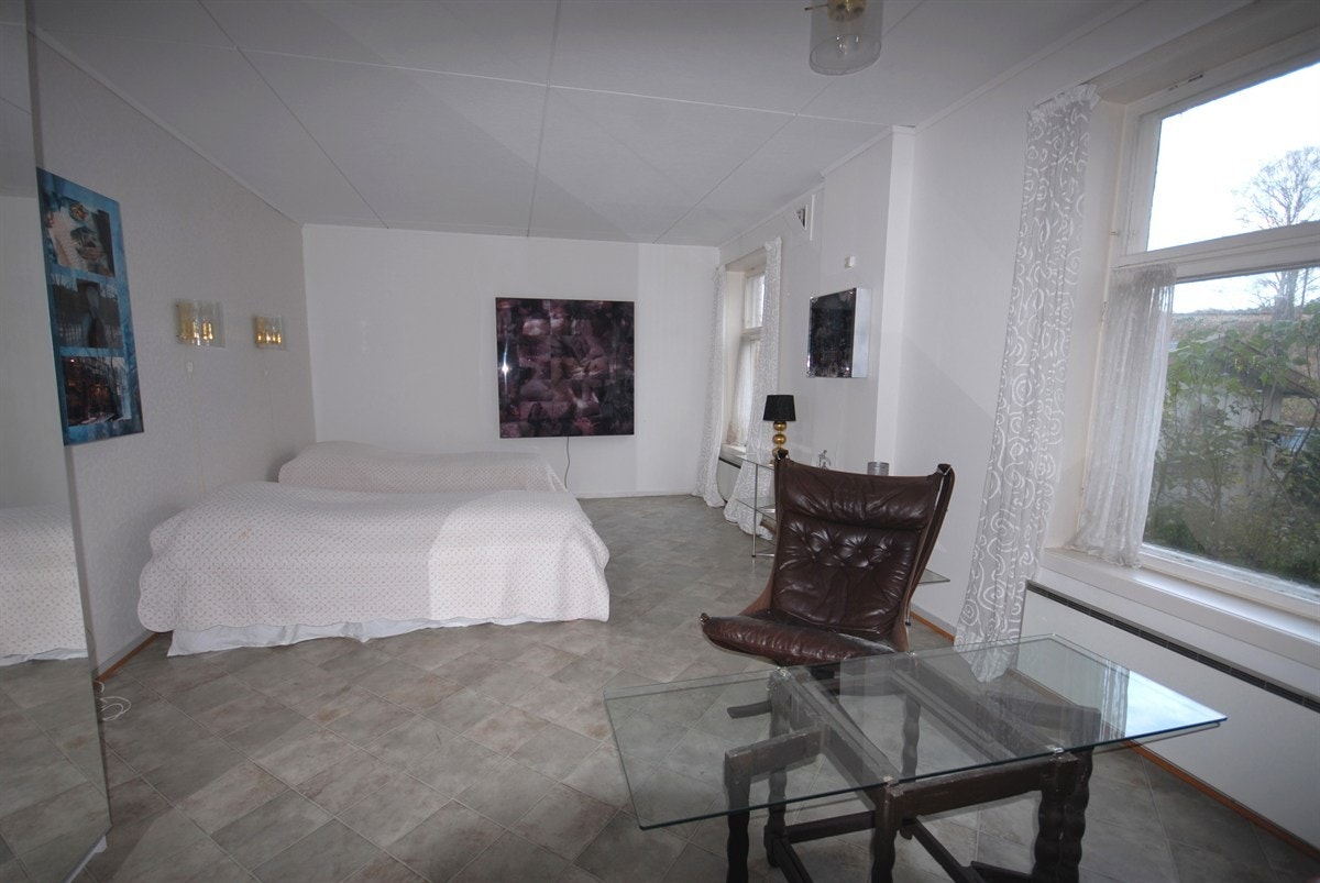 U.eta.rom-5-f Galleribilde