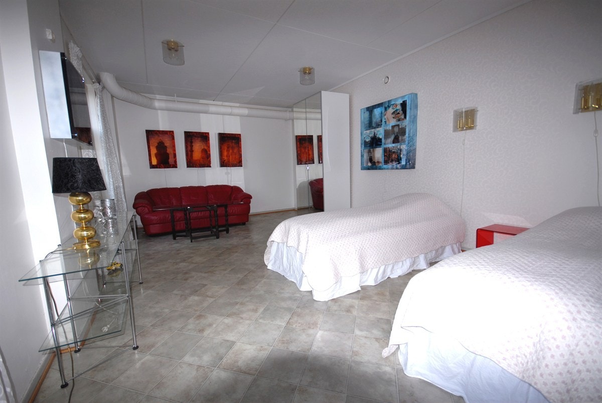 U.eta.rom-5-b Galleribilde