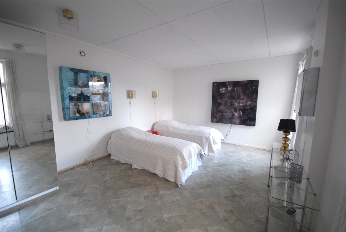 U.eta.rom-5-a Galleribilde