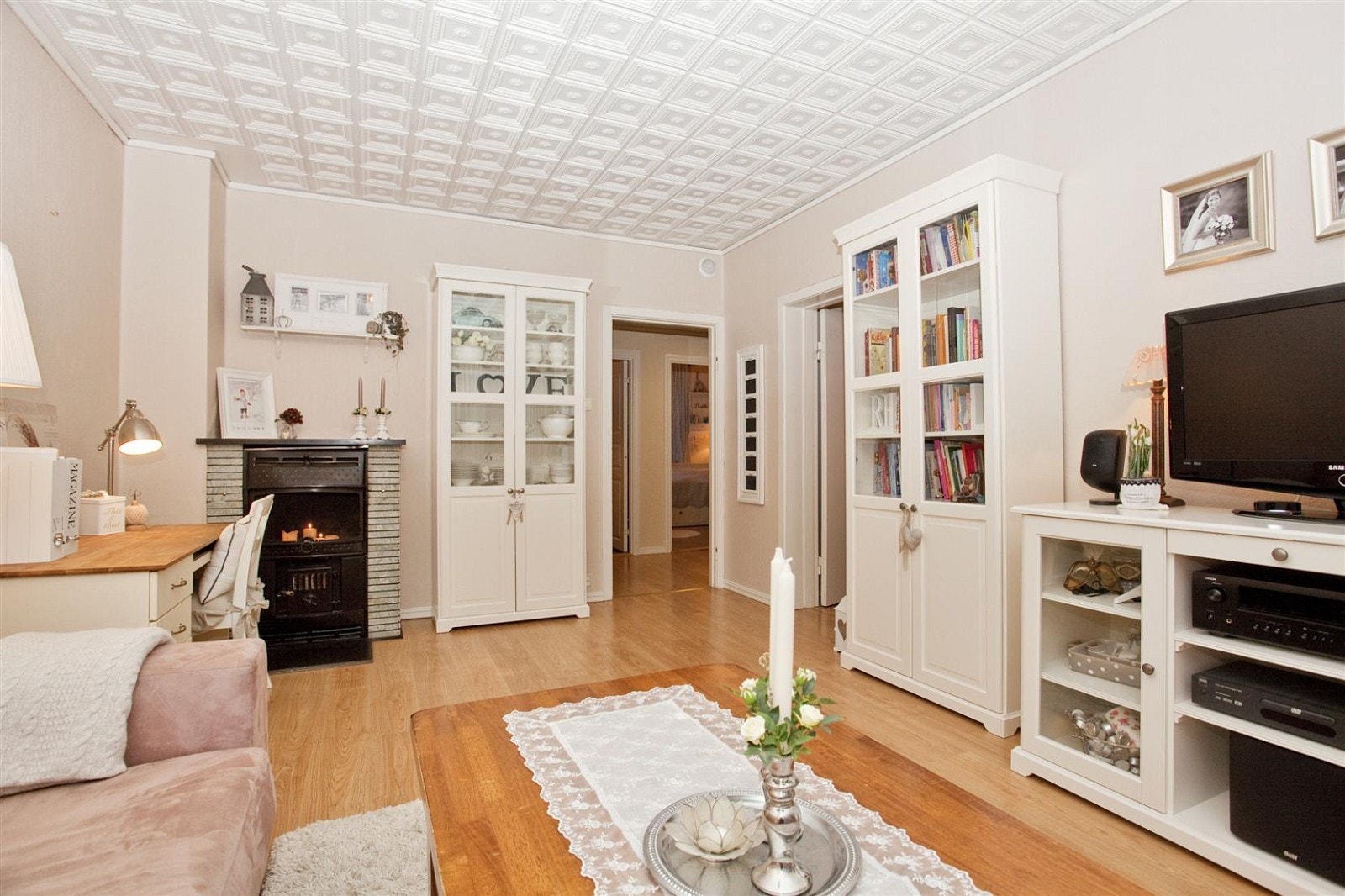 Utsnitt av den lyse stuen. Galleribilde