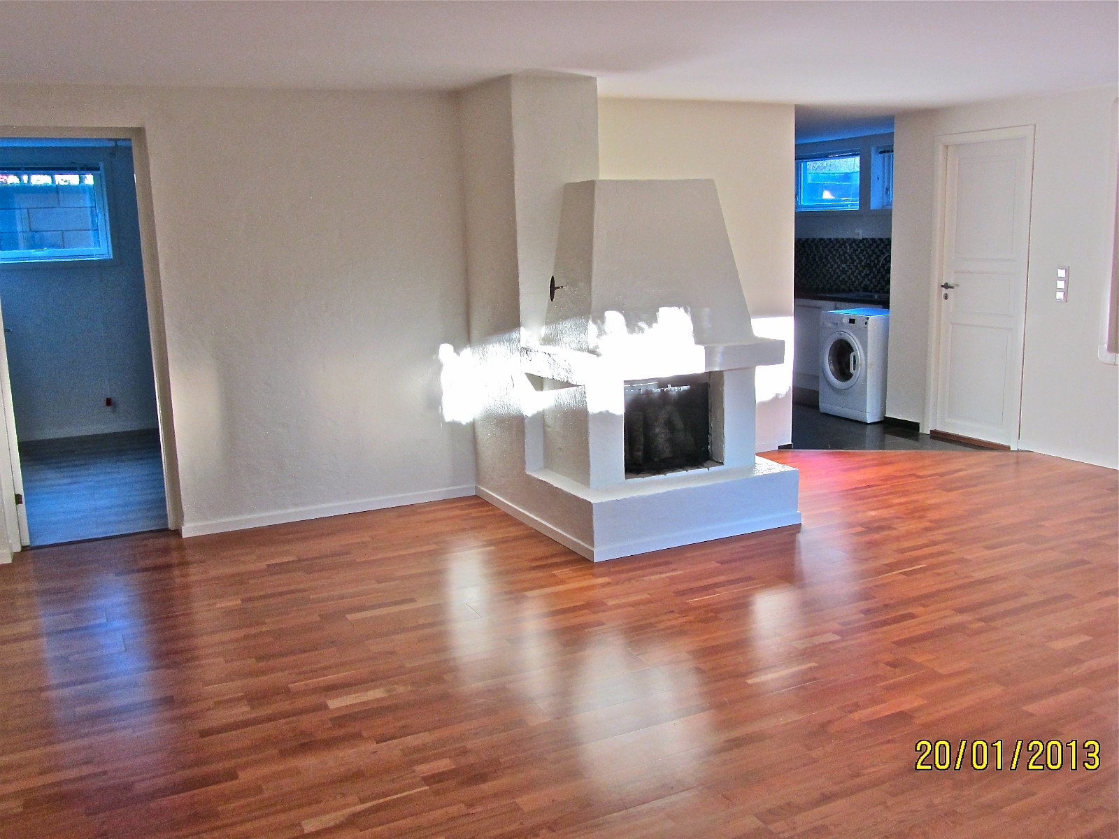 Stue m/peis og varmepumpe - living room w/fireplace and heat pump Galleribilde