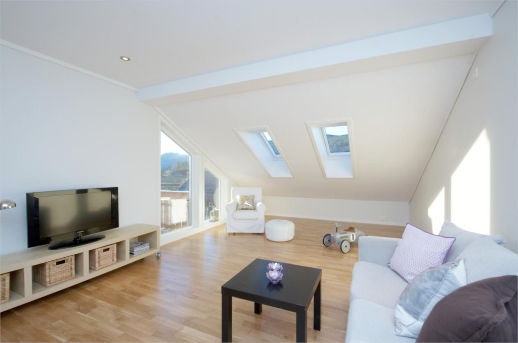 Loftsstue med mulighet for avdeling til soverom nr 3 (illustrasjonsbilde) Galleribilde