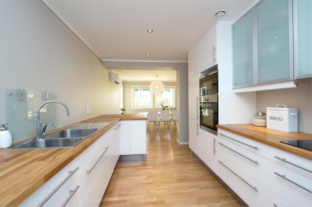 Fra kjøkken mot spisestuen (illustrasjonsbilde) Galleribilde