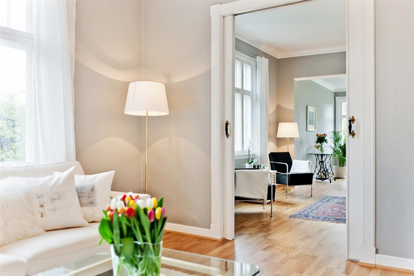 Takhøyden i stuene gir en meget god romfølelse Galleribilde