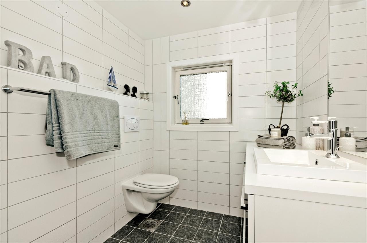 Pent helfliset bad Galleribilde