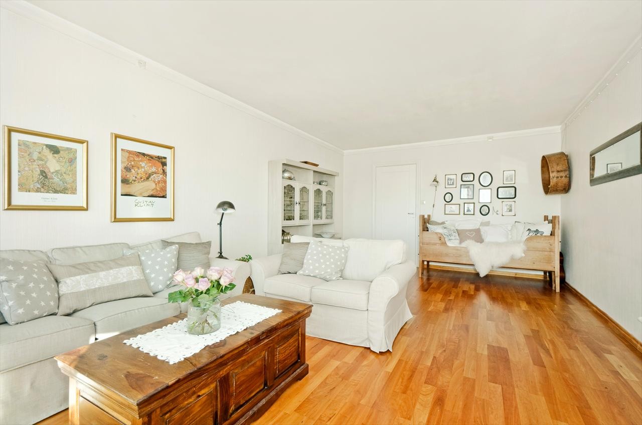 Stue med plass til spisebord Galleribilde