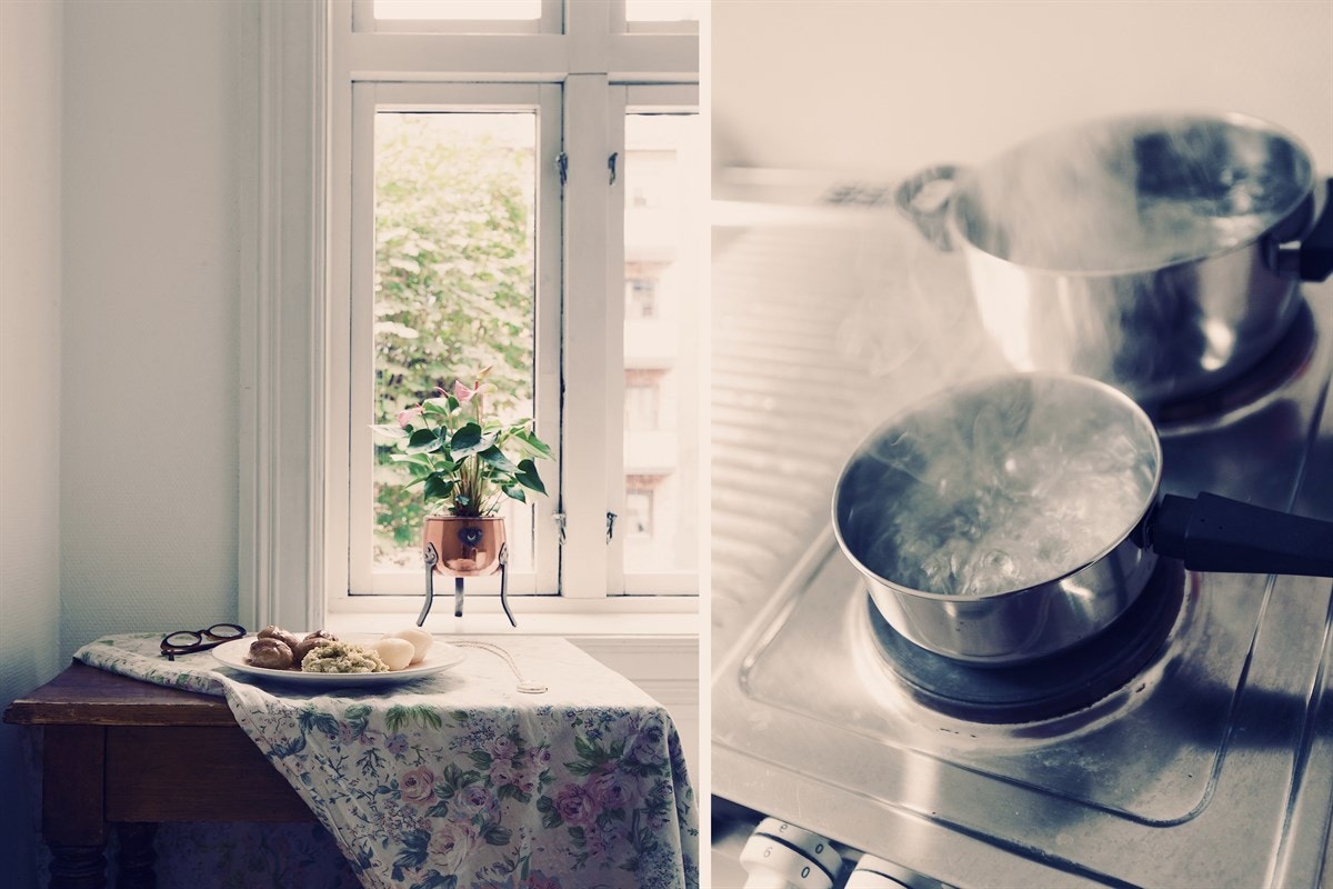 Hybelen er i dag innredet med plass for spisebord ved vinduet. Galleribilde