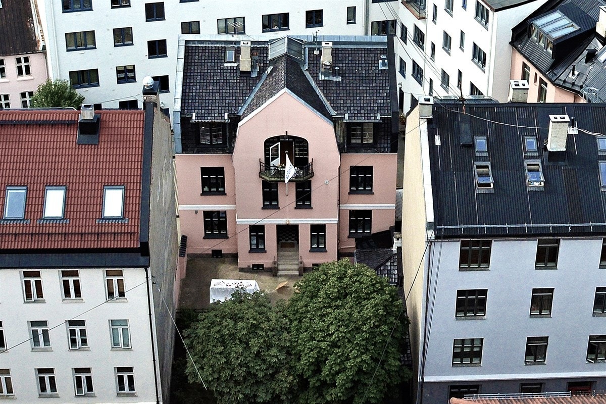 Bygården går over tre plan + loft og kjeller Galleribilde