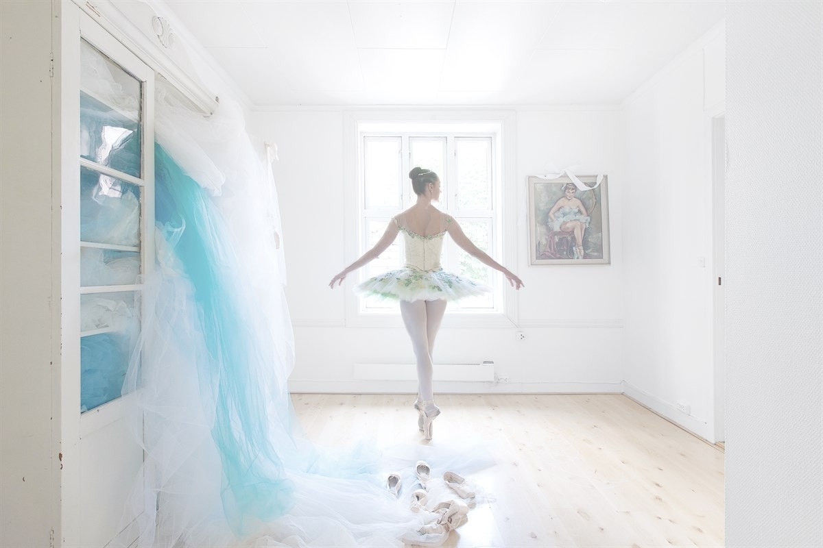 Oppholdsrommet har god plass til både seng og boltringsplass, kjøkkenet er separat. Galleribilde