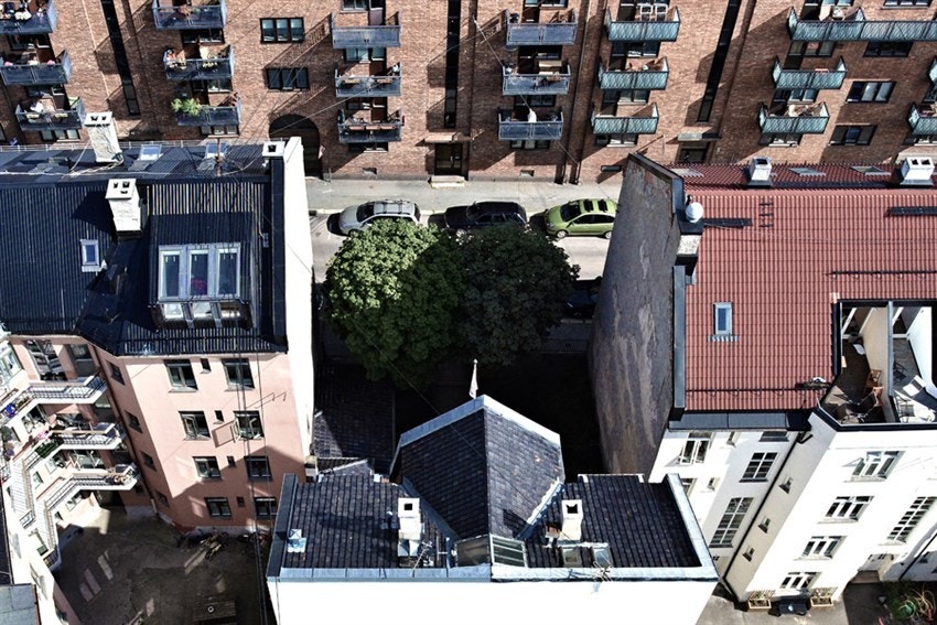 Bygården har som nevnt 4 hybler og en toppleilighet, vi begynner i byggets øverste plan... Galleribilde