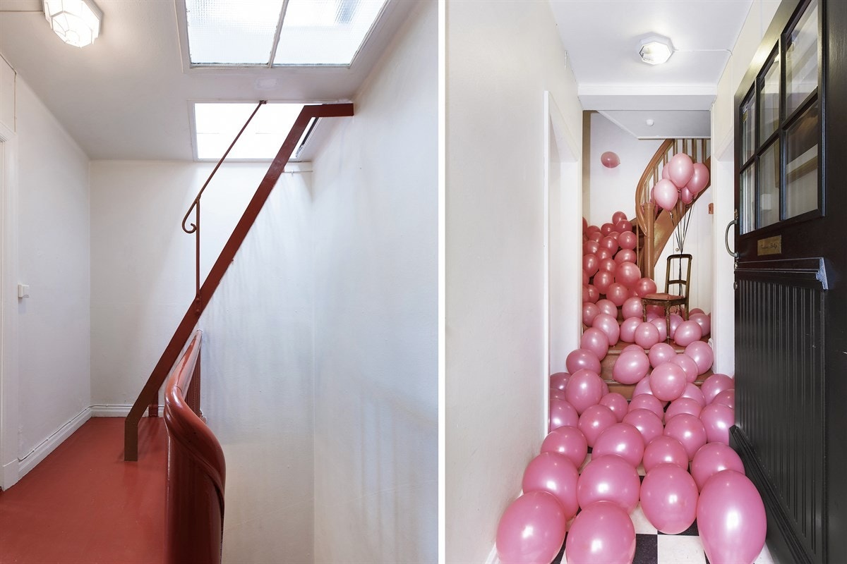 UInngangsparti og trapp til loft. Bak stolen finner du nedgang til romslig kjellerareal med vaskerom og boder. Galleribilde