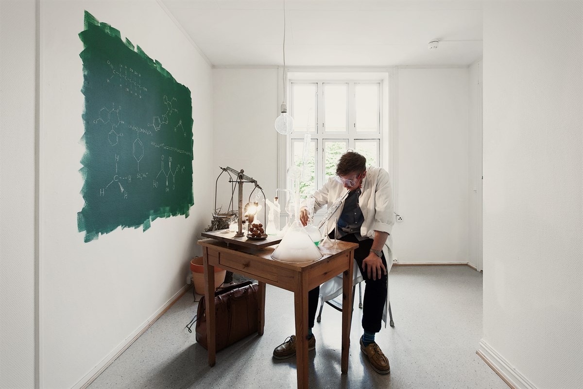 Hybelen tvers over gangen er også nymalt med hvite flater. Galleribilde