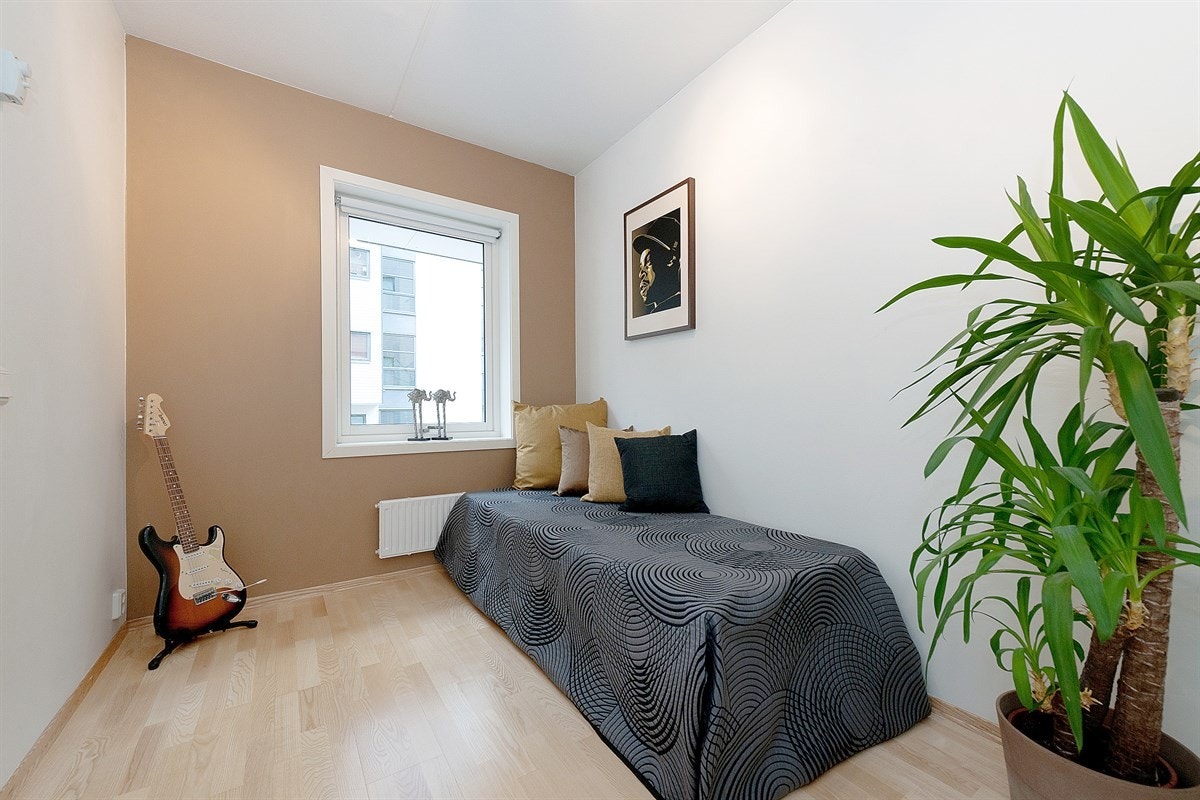 Soverom 3 med inngang til garderobe Galleribilde