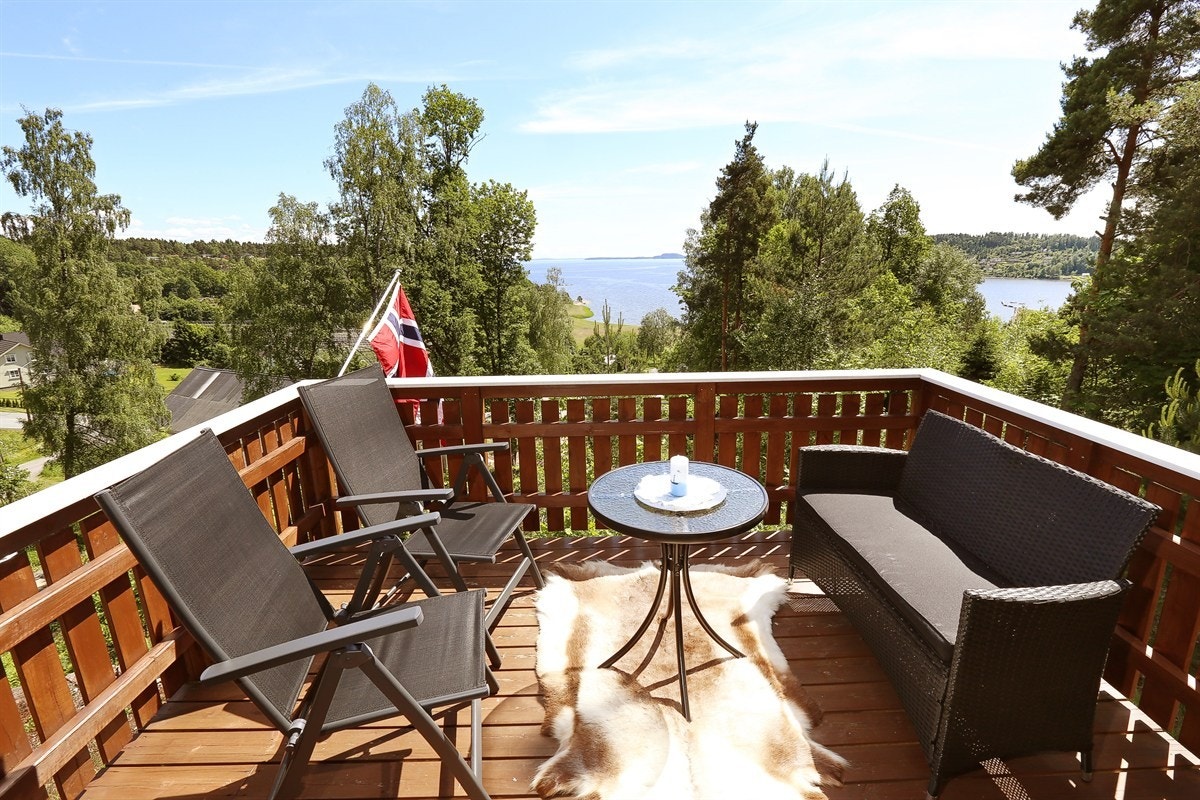 Terrasse med ettermiddagssol Galleribilde