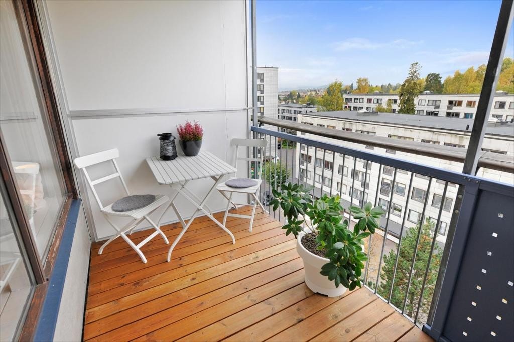Stor balkong på ca 7,5 kvm med gode solforhold Galleribilde