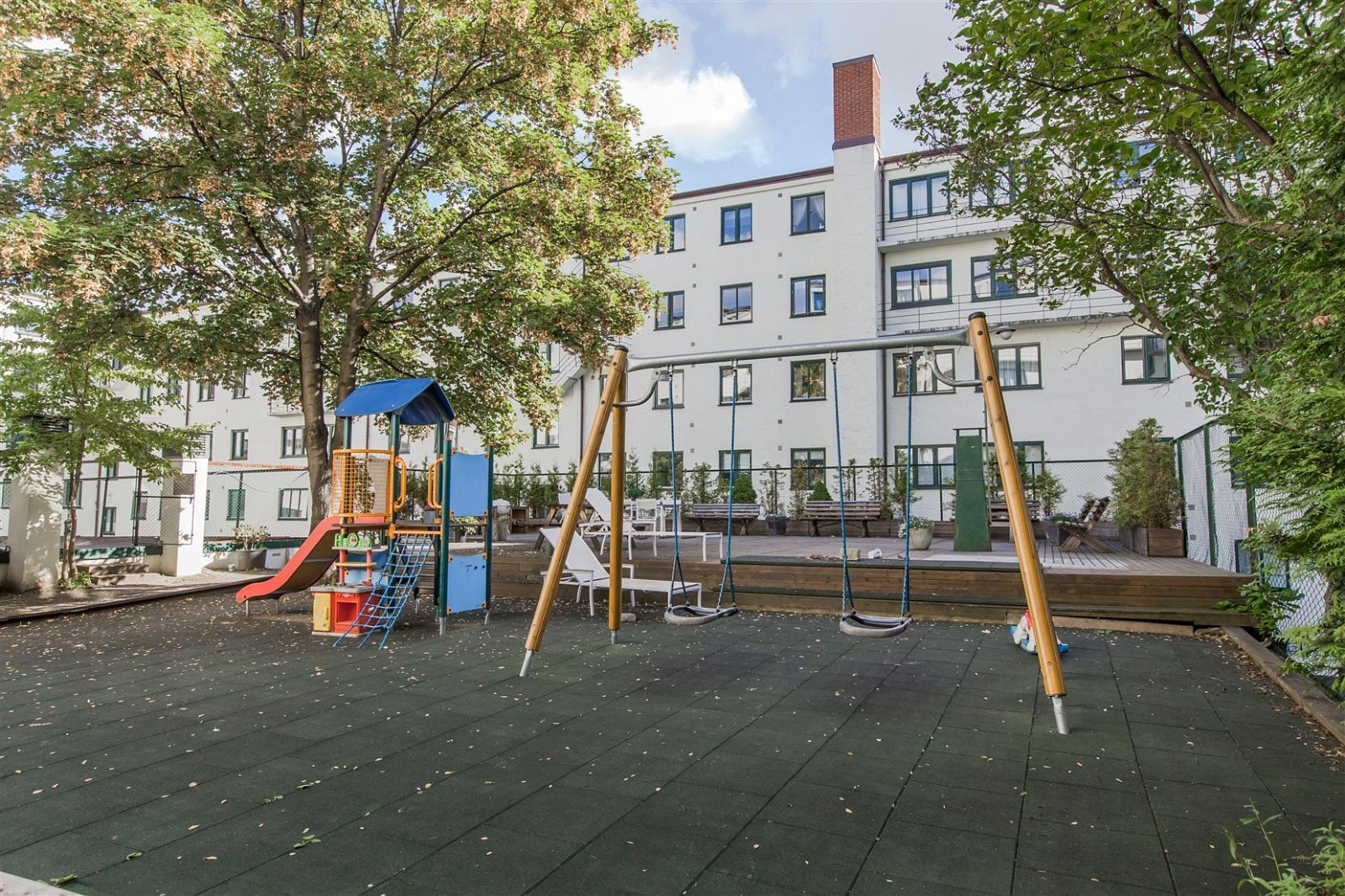 Hyggelige fellesarealer i bakgården. Galleribilde