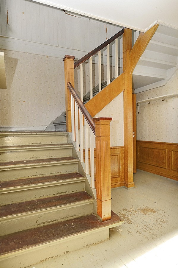 Hall med flott trapp Galleribilde