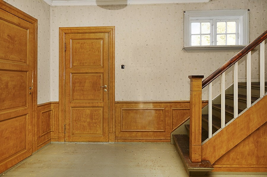 Velkommen inn. Legg merke til de gamle tredetaljene Galleribilde