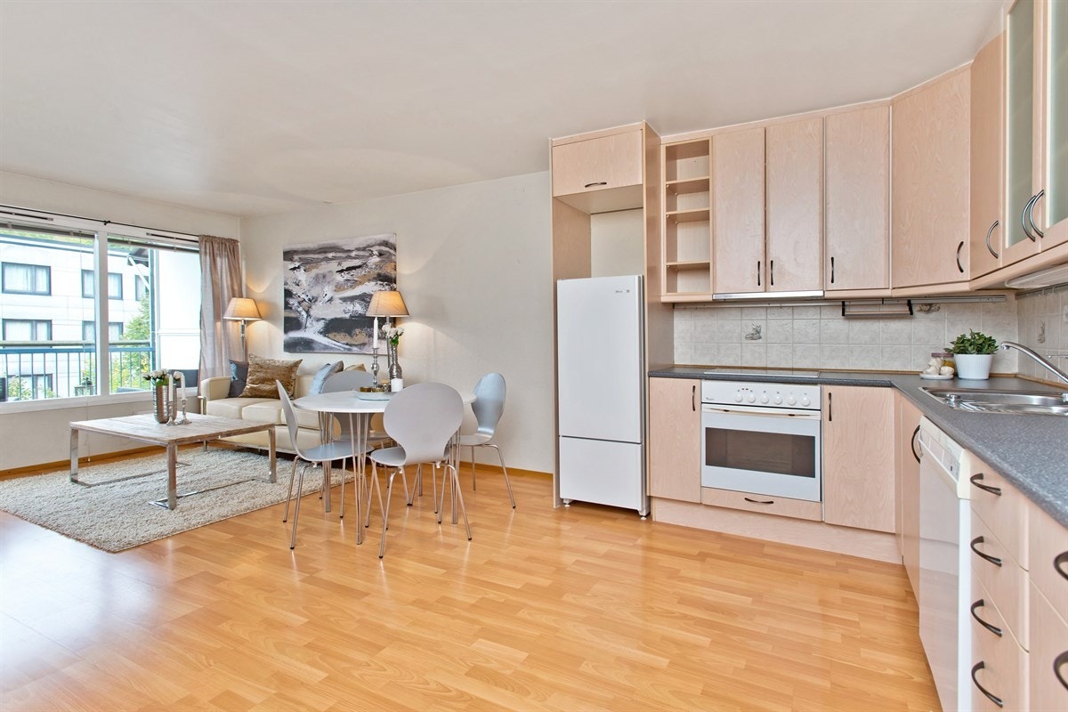 Kjøkken m/praktisk åpen løsning Galleribilde