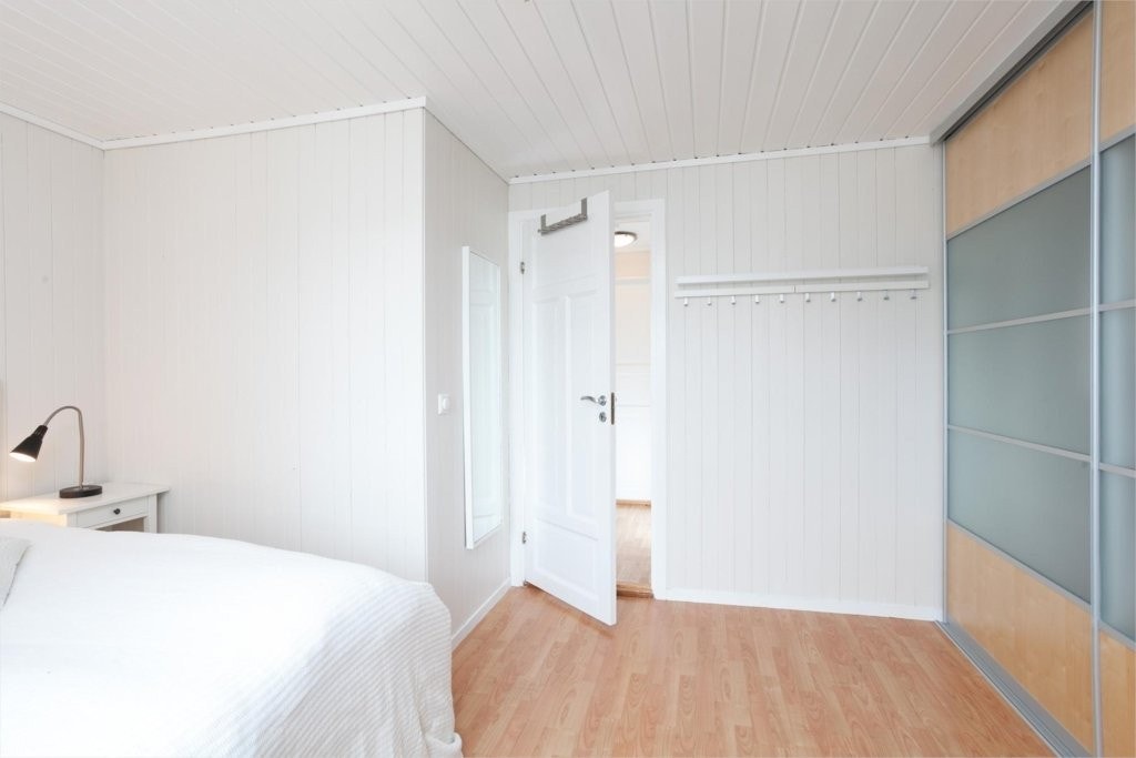 Soverom med garderobe Galleribilde