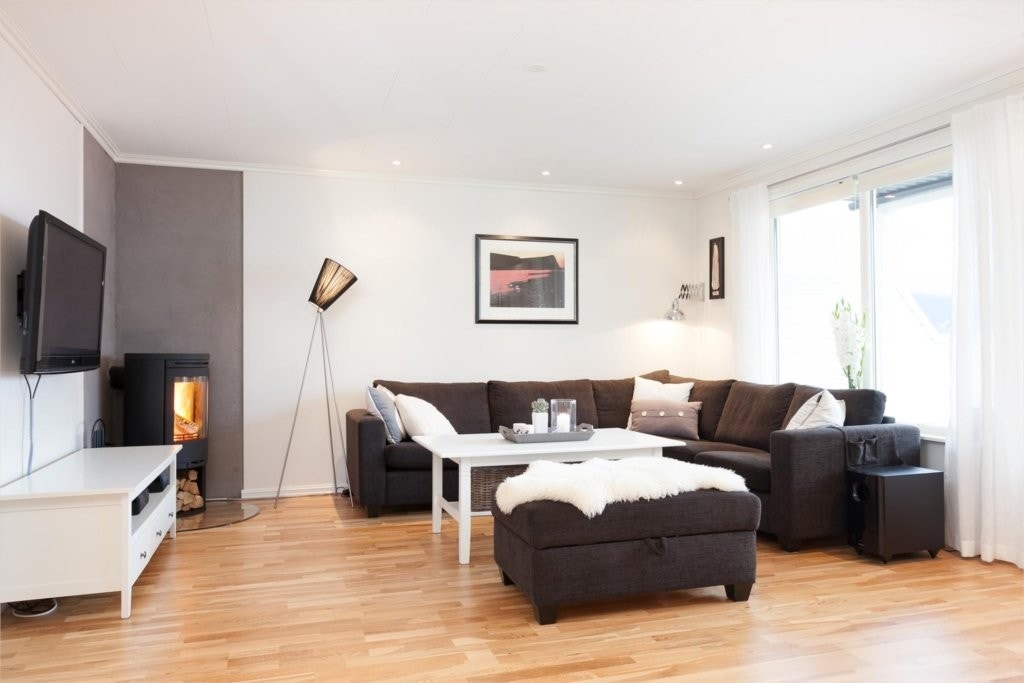 Koselig stue med peisovn Galleribilde