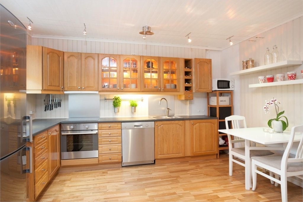 Kjøkken med spiseplass Galleribilde