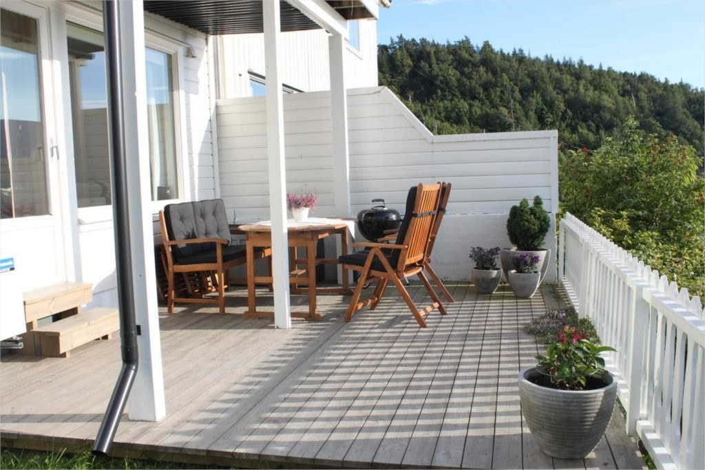 Solrik terrasse med vestvendt orientering Galleribilde